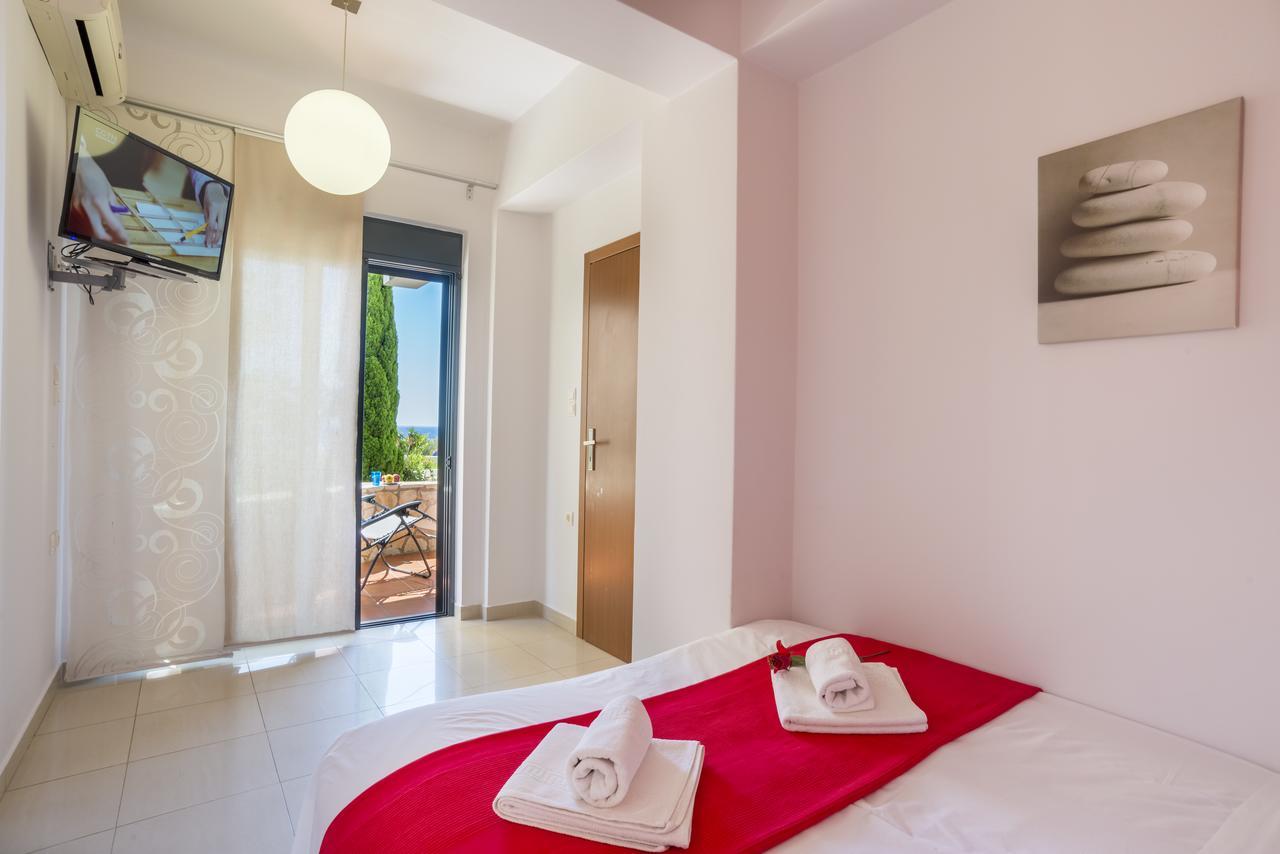 Caravella Luxury Apartments Palaiochora Exterior foto